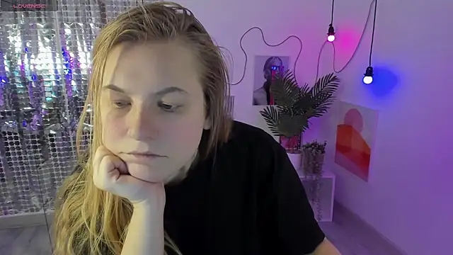 Snapshot of JadeSoft chatting on December 15, 2024, 1:43 pm JadeSoft online show from December 15, 2024, 1:43 pm