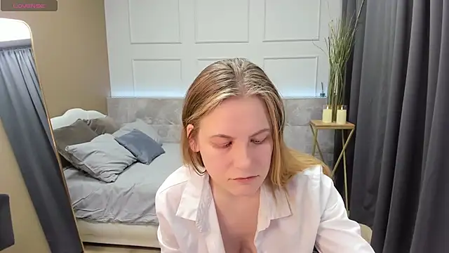 Snapshot of JadeSoft chatting on December 27, 2024, 11:42 pm JadeSoft online show from December 27, 2024, 11:42 pm