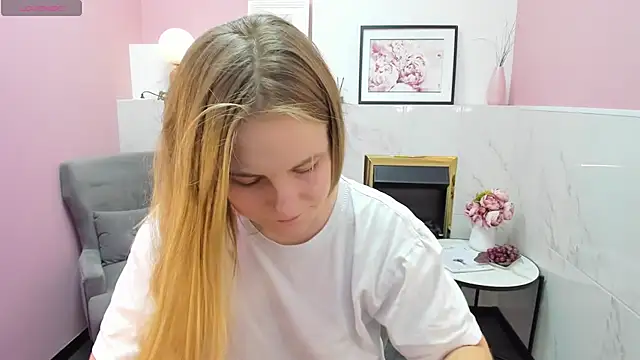 Snapshot of JadeSoft chatting on January 8, 2025, 9:12 pm JadeSoft online show from January 8, 2025, 9:12 pm