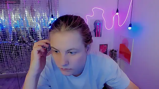 Snapshot of JadeSoft chatting on January 17, 2025, 8:44 pm JadeSoft online show from January 17, 2025, 8:44 pm