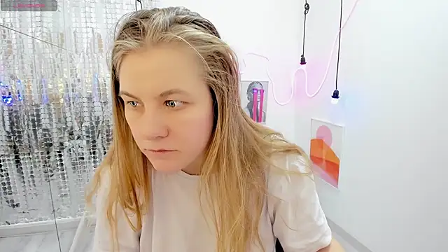 Snapshot of JadeSoft chatting on January 24, 2025, 9:05 pm JadeSoft online show from January 24, 2025, 9:05 pm