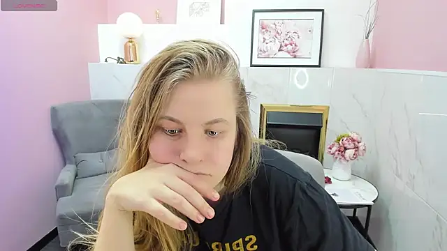 Snapshot of JadeSoft chatting on January 25, 2025, 9:25 pm JadeSoft online show from January 25, 2025, 9:25 pm