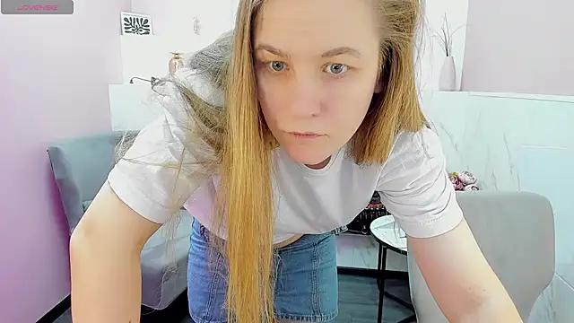 Snapshot of JadeSoft chatting on February 2, 2025, 4:43 pm JadeSoft online show from February 2, 2025, 4:43 pm