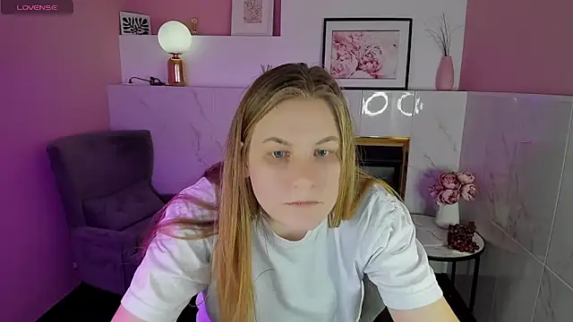 Snapshot of JadeSoft chatting on February 2, 2025, 7:46 pm JadeSoft online show from February 2, 2025, 7:46 pm