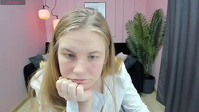 Snapshot of JadeSoft chatting on February 5, 2025, 8:35 pm JadeSoft online show from February 5, 2025, 8:35 pm