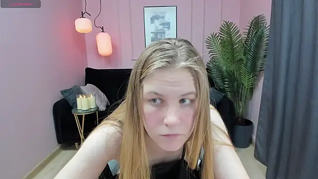 Snapshot of JadeSoft chatting on February 6, 2025, 2:44 am JadeSoft online show from February 6, 2025, 2:44 am