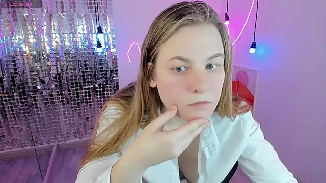 Snapshot of JadeSoft chatting on February 8, 2025, 8:53 pm JadeSoft online show from February 8, 2025, 8:53 pm