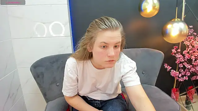 Snapshot of JadeSoft chatting on February 16, 2025, 4:42 pm JadeSoft online show from February 16, 2025, 4:42 pm