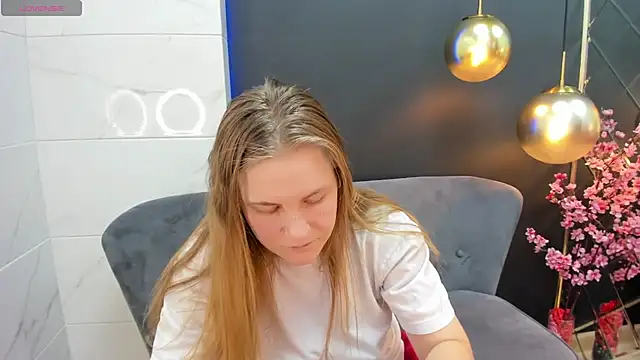 Snapshot of JadeSoft chatting on February 16, 2025, 7:49 pm JadeSoft online show from February 16, 2025, 7:49 pm