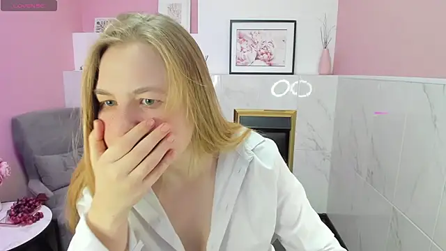 Snapshot of JadeSoft chatting on February 19, 2025, 9:25 pm JadeSoft online show from February 19, 2025, 9:25 pm