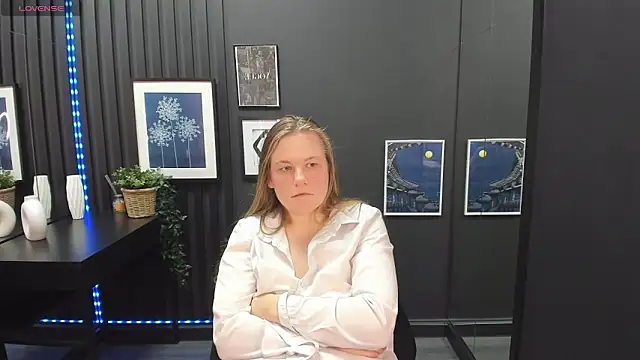 Snapshot of JadeSoft chatting on February 22, 2025, 5:24 pm JadeSoft online show from February 22, 2025, 5:24 pm