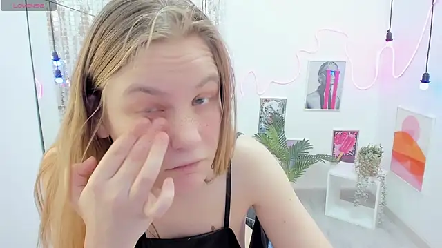 Snapshot of JadeSoft chatting on March 4, 2025, 11:54 pm JadeSoft online show from March 4, 2025, 11:54 pm