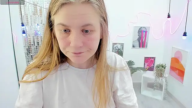 Snapshot of JadeSoft chatting on March 5, 2025, 2:57 am JadeSoft online show from March 5, 2025, 2:57 am