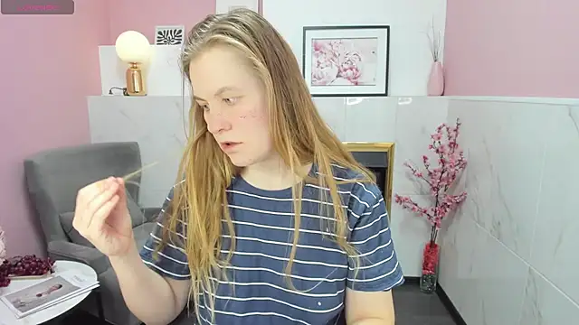 Snapshot of JadeSoft chatting on March 6, 2025, 8:37 pm JadeSoft online show from March 6, 2025, 8:37 pm