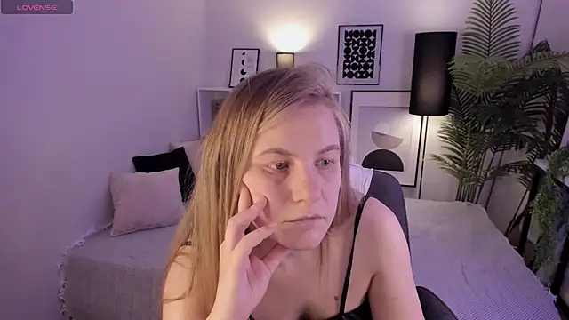 Snapshot of JadeSoft chatting on March 8, 2025, 11:49 pm JadeSoft online show from March 8, 2025, 11:49 pm