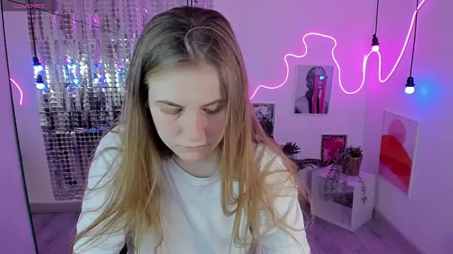 Snapshot of JadeSoft chatting on March 9, 2025, 1:48 pm JadeSoft online show from March 9, 2025, 1:48 pm