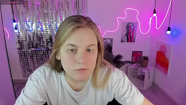 Snapshot of JadeSoft chatting on March 9, 2025, 4:55 pm JadeSoft online show from March 9, 2025, 4:55 pm