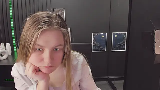 Snapshot of JadeSoft chatting on March 18, 2025, 10:04 pm JadeSoft online show from March 18, 2025, 10:04 pm