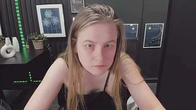 Snapshot of JadeSoft chatting on March 19, 2025, 1:10 am JadeSoft online show from March 19, 2025, 1:10 am