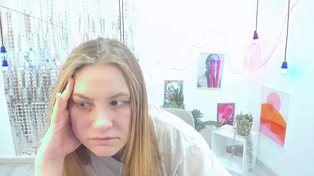 Snapshot of JadeSoft chatting on March 21, 2025, 8:29 pm JadeSoft online show from March 21, 2025, 8:29 pm