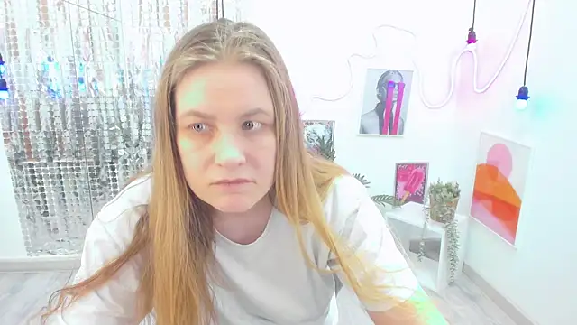 Snapshot of JadeSoft chatting on March 21, 2025, 11:34 pm JadeSoft online show from March 21, 2025, 11:34 pm