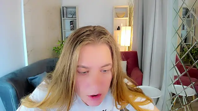 Snapshot of JadeSoft chatting on September 13, 2025, 8:30 pm JadeSoft online show from September 13, 2025, 8:30 pm