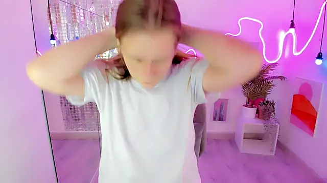 Snapshot of JadeSoft chatting on September 26, 2025, 8:35 pm JadeSoft online show from September 26, 2025, 8:35 pm