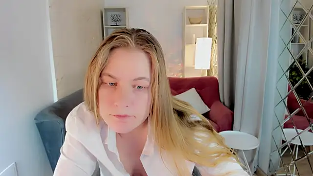 Snapshot of JadeSoft chatting on October 5, 2025, 1:31 pm JadeSoft online show from October 5, 2025, 1:31 pm