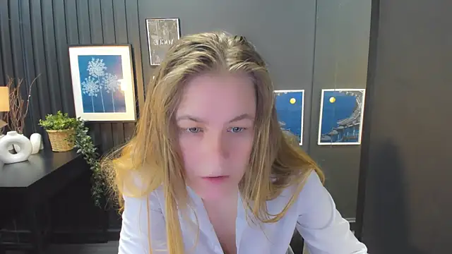 Snapshot of JadeSoft chatting on October 12, 2025, 1:32 pm JadeSoft online show from October 12, 2025, 1:32 pm