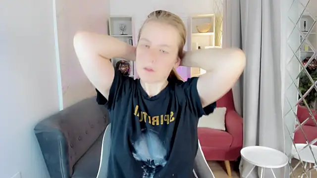 Snapshot of JadeSoft chatting on November 1, 2025, 1:35 pm JadeSoft online show from November 1, 2025, 1:35 pm