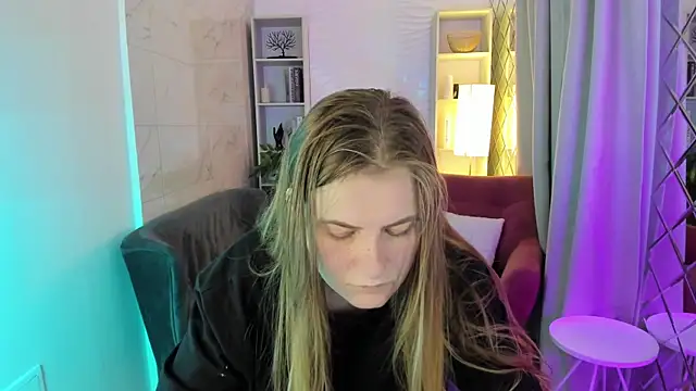 Snapshot of JadeSoft chatting on November 15, 2025, 8:38 pm JadeSoft online show from November 15, 2025, 8:38 pm