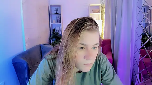 Snapshot of JadeSoft chatting on November 21, 2025, 8:29 pm JadeSoft online show from November 21, 2025, 8:29 pm