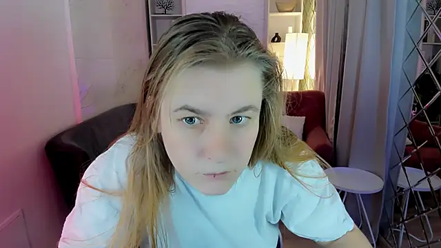 Snapshot of JadeSoft chatting on November 26, 2025, 8:32 pm JadeSoft online show from November 26, 2025, 8:32 pm