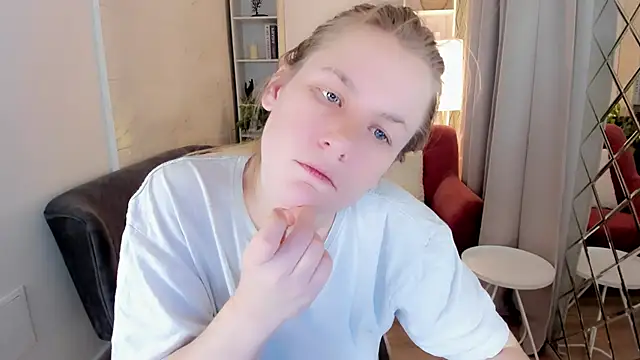 Snapshot of JadeSoft chatting on December 13, 2025, 7:53 pm JadeSoft online show from December 13, 2025, 7:53 pm