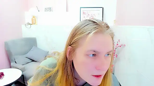 Snapshot of JadeSoft chatting on December 14, 2025, 1:27 pm JadeSoft online show from December 14, 2025, 1:27 pm