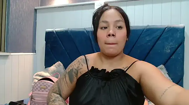 EmilyQueen3x online show from March 22, 2025, 2:03 pm