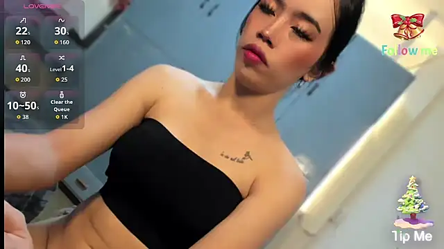 Snapshot of Emma_Jones88 chatting on December 15, 2025, 7:45 am Emma Jones88 online show from December 15, 2025, 7:45 am