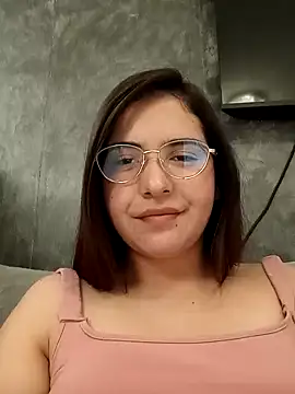 Snapshot of MiaLaurenzz chatting on January 18, 2025, 2:25 am MiaLaurenzz online show from January 18, 2025, 2:25 am