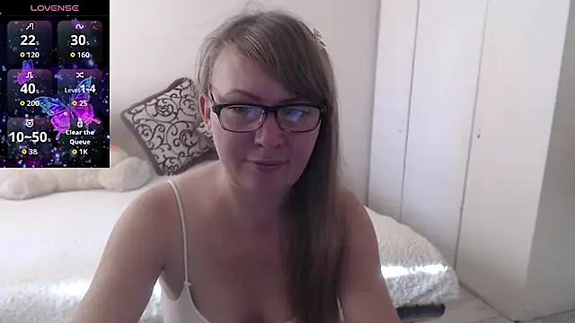 Snapshot of MargotLot chatting on October 22, 2025, 3:51 am MargotLot online show from October 22, 2025, 3:51 am