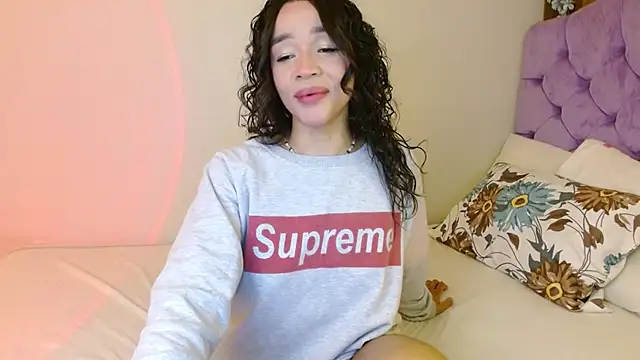 kiarablue online show from September 12, 2025, 1:49 am