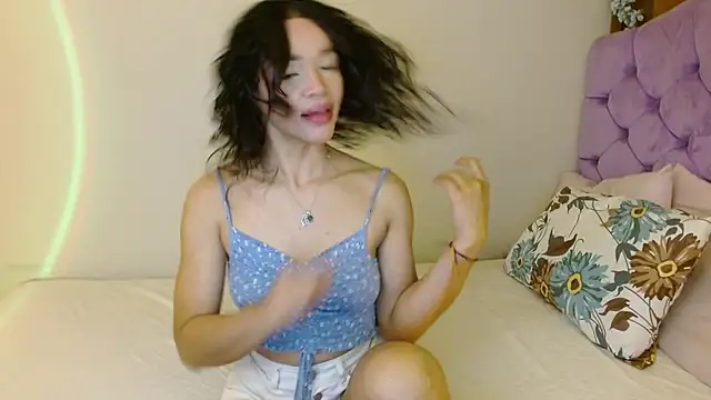 kiarablue online show from September 24, 2025, 2:15 am