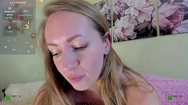 Snapshot of Queenymel chatting on December 8, 2024, 9:41 pm Queenymel online show from December 8, 2024, 9:41 pm