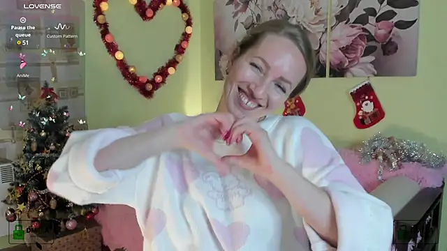 Snapshot of Queenymel chatting on December 22, 2024, 3:11 pm Queenymel online show from December 22, 2024, 3:11 pm