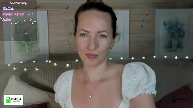 Snapshot of Queenymel chatting on September 25, 2025, 3:38 pm Queenymel online show from September 25, 2025, 3:38 pm