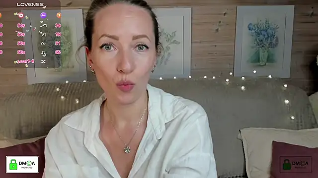 Snapshot of Queenymel chatting on October 2, 2025, 4:03 pm Queenymel online show from October 2, 2025, 4:03 pm