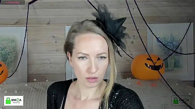 Snapshot of Queenymel chatting on October 31, 2025, 3:35 pm Queenymel online show from October 31, 2025, 3:35 pm