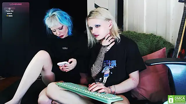 Snapshot of Alien_Bella chatting on December 9, 2024, 1:07 am Alien Bella online show from December 9, 2024, 1:07 am