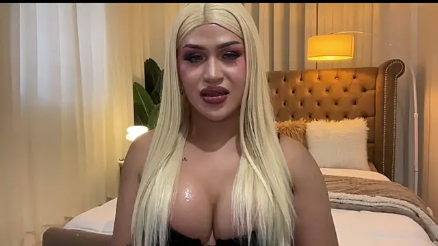 Snapshot of Your_Majesty_Tyra chatting on February 17, 2025, 7:47 am Your Majesty Tyra online show from February 17, 2025, 7:47 am