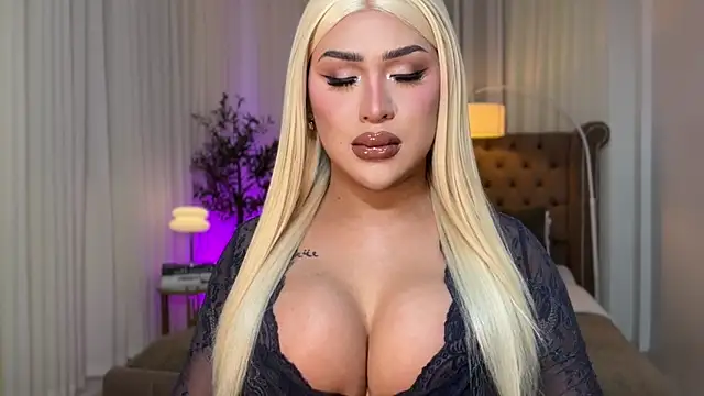 Snapshot of Your_Majesty_Tyra chatting on October 5, 2025, 3:43 pm Your Majesty Tyra online show from October 5, 2025, 3:43 pm