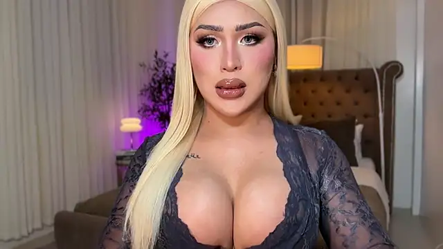 Snapshot of Your_Majesty_Tyra chatting on October 23, 2025, 5:40 am Your Majesty Tyra online show from October 23, 2025, 5:40 am